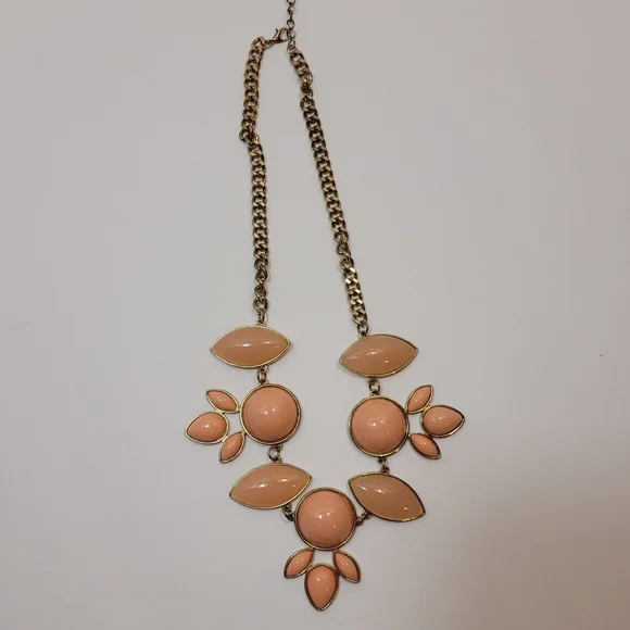 Pale Coral or Pink Color Gold Tone Bib Statement Necklace Vintage - Picture 3 of 7
